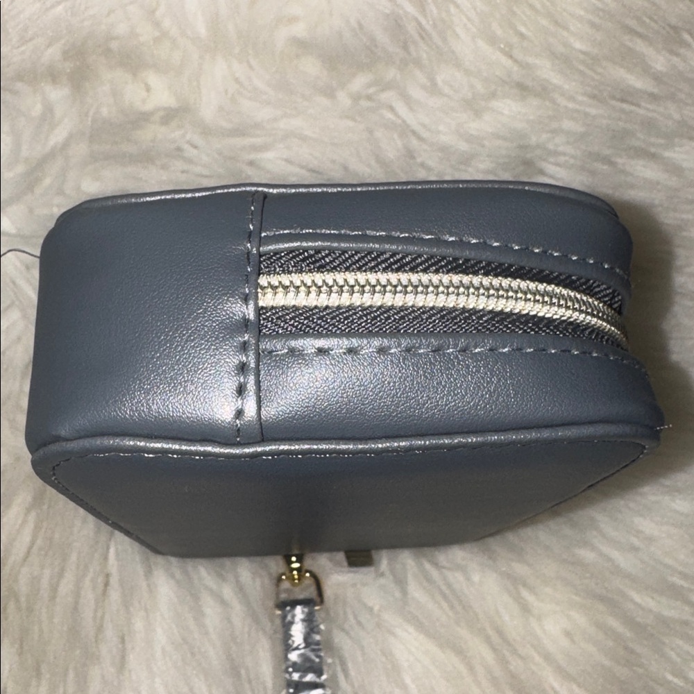 SOLD Moschino Airline Large Wristlet Set Grey and Gold NEW - Picture 6 of 8